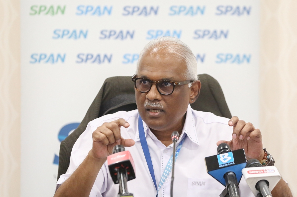National Water Service Commission chairman Charles Santiago speaks during a press conference regarding the status of water supply dams at the commission’s headquarters in Cyberjaya on October 23, 2023. — Picture by Yusof Mat Isa