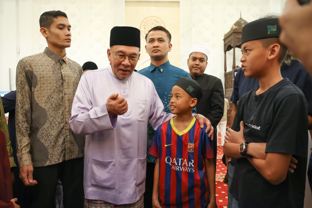 Prime Minister Datuk Seri Anwar Ibrahim is greeted by the congregation as he attends Friday prayers at Masjid Tengku Ampuan Jemmah in Shah Alam on March 27, 2026. — Picture by Yusof Isa