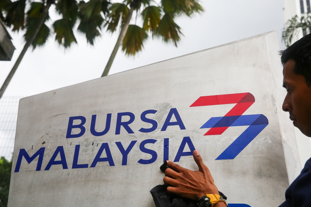 Bursa Malaysia ended the week marginally higher, supported by strong gains in selected heavyweight stocks led by healthcare and construction sectors, in line with the generally positive performance across regional markets. — Picture by Choo Choy May