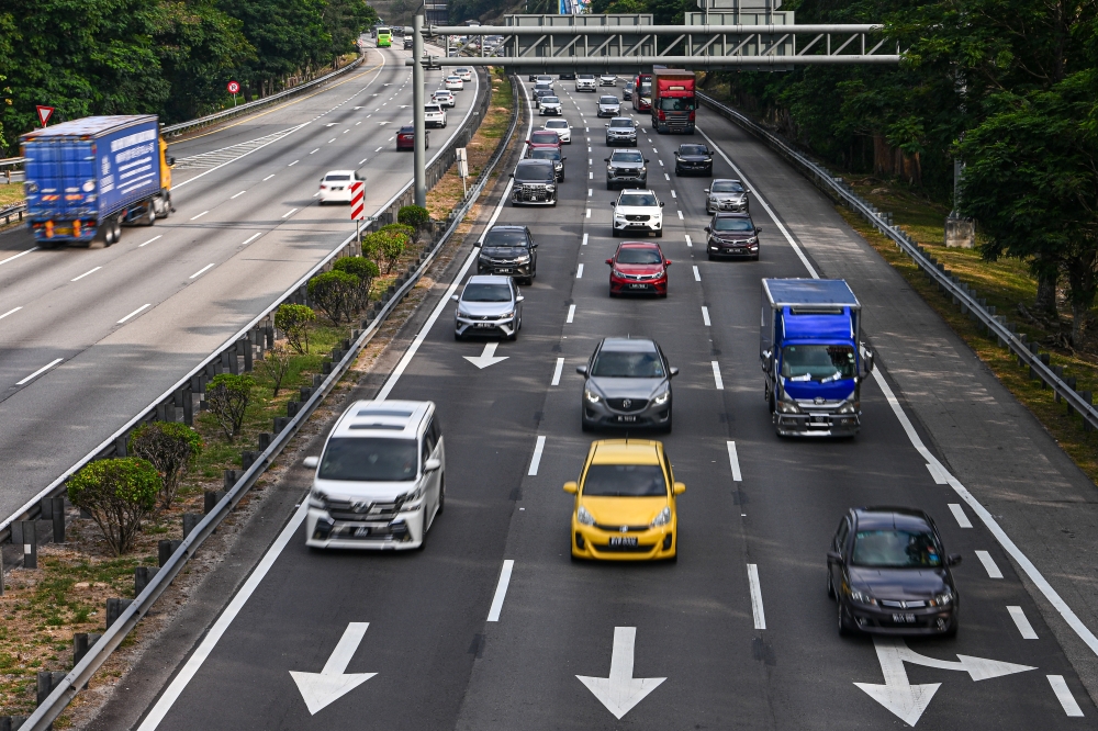 Traffic on major highways is building up nationwide as of 11am, with congestion on key stretches of the North-South Expressway and in the Klang Valley as travellers return after Hari Raya Aidilfitri. — Bernama pic