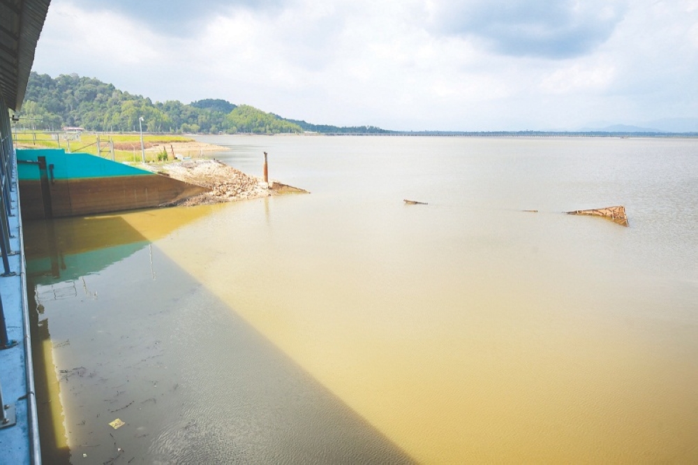 File picture of the Bukit Merah Dam. Water release at the four main dams in Perak is at a controlled level and is still able to meet domestic needs, despite several districts in the state recording Level One hot weather over the past few days. — Picture by Marcus Pheong