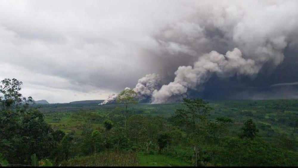 Mount Semeru in East Java, Indonesia sent an ash cloud into the sky and pyroclastic flows down its slopes on March 29, 2026. — Picture from X/@saddamovic