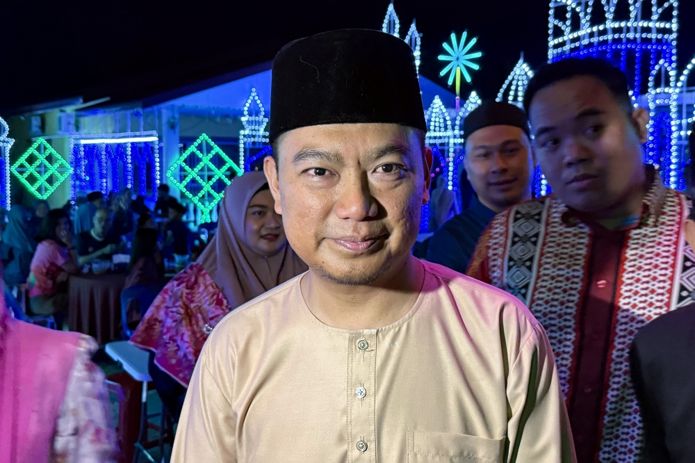 Kawang Division Gagasan Rakyat Youth Chief, Azrul Ibrahim, is the organizer of the Kawang State Legislative Assembly (DUN) level Colour Light Hari Raya competition March 28, 2026. — Bernama pic