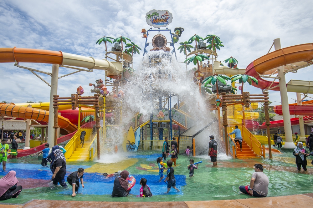 If you spend money on entrance fees for tourist attractions in Malaysia such as theme parks, museums and zoos in 2026, you will be able to claim up to RM1,000 tax relief. — File picture by Shafwan Zaidon