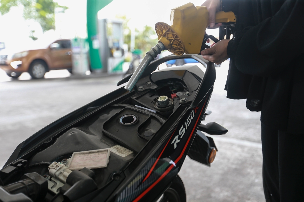 The price of the main US benchmark for oil rose over three per cent today shortly after markets opened to once again surpass US$100 a barrel, while Brent climbed above US$115. — Picture by Sayuti Zainudin 