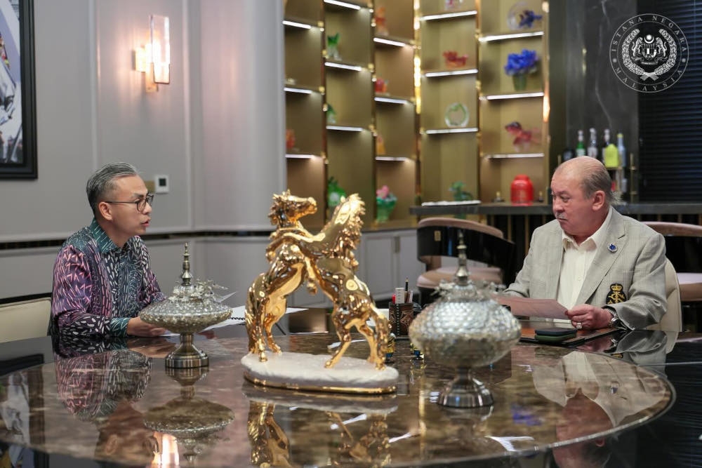 The presentation was made by Communications Minister Datuk Ahmad Fahmi Fadzil, who briefed the King on the implementation of ONSA 2025, aimed at making the internet safer for families and children. — Picture from Facebook/Sultan Ibrahim Sultan Iskandar