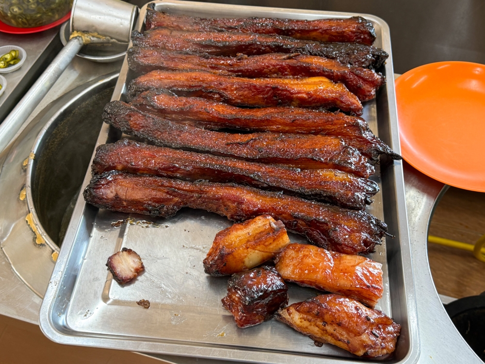 A lighter char is found for this ‘char siu’ with balanced layers of fat and meat. — Picture by Lee Khang Yi