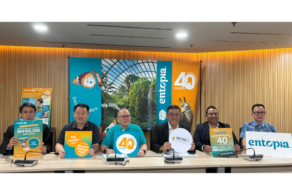 Penang Tourism and Creative Economy Committee chairman Wong Hon Wai (4th from left) and   Entopia’s chief executive officer Joseph Goh (3rd from left) at the press conference announcing Entopia’s 40th anniversary activities and promotions. — Picture by Opalyn Mok 