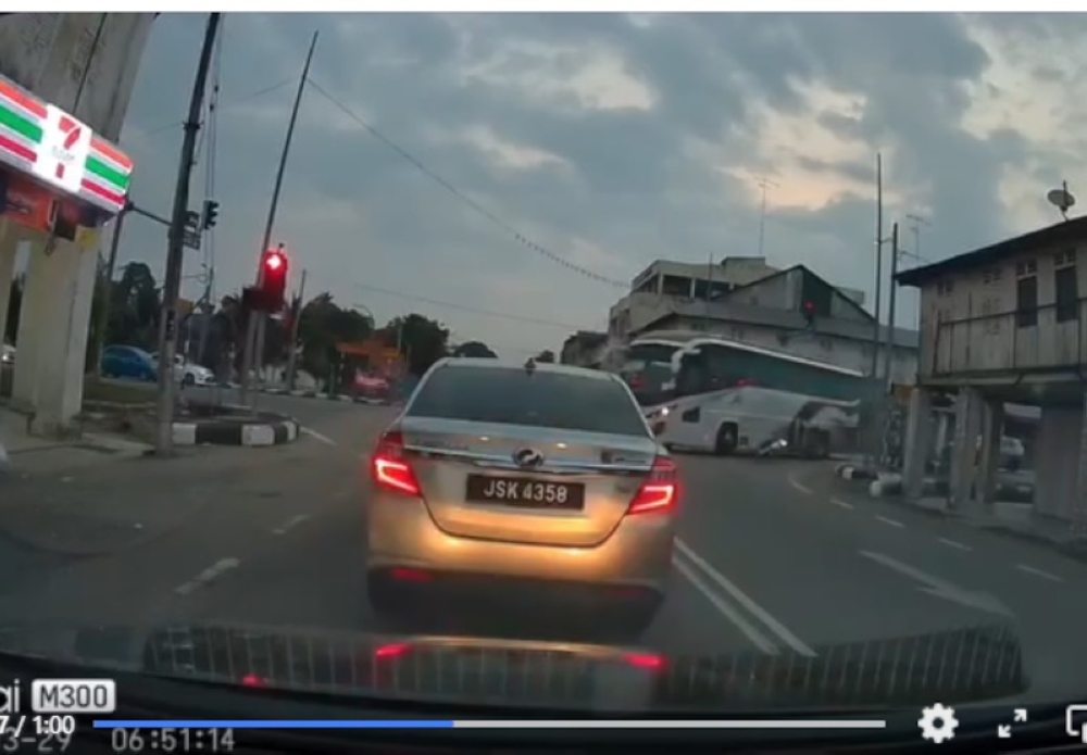 A video of the crash circulating on social media showed the student’s motorcycle hitting the side of a turning bus before overturning. — Screengrab from Facebook/Komuniti Johor 