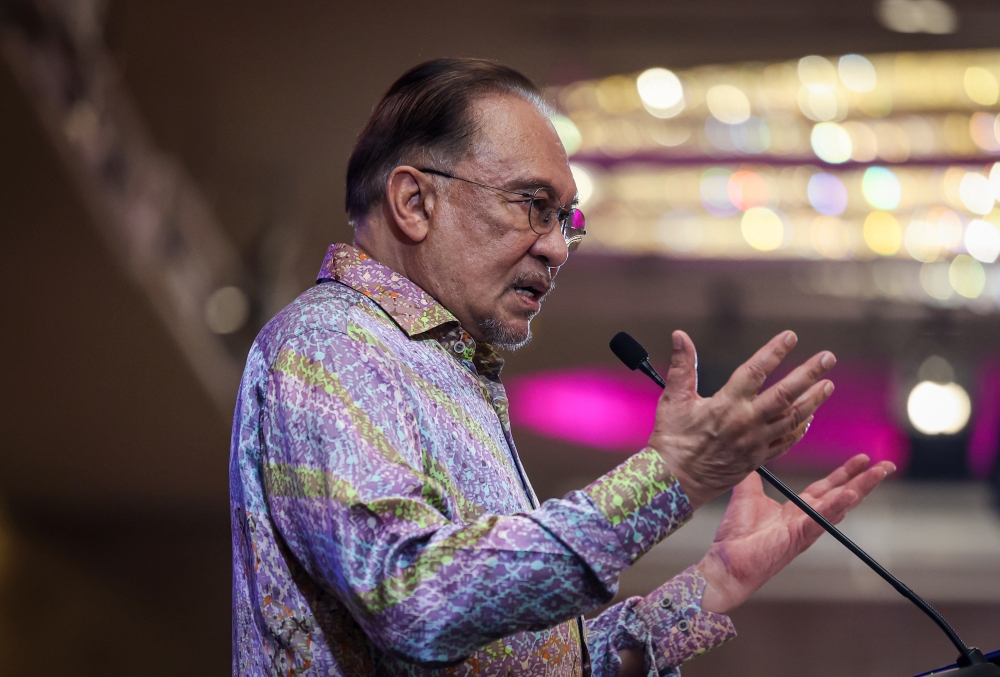 Prime Minister Anwar Ibrahim will chair an MTEN meeting tomorrow on the West Asia conflict’s impact on Malaysia’s food security. — Bernama pic