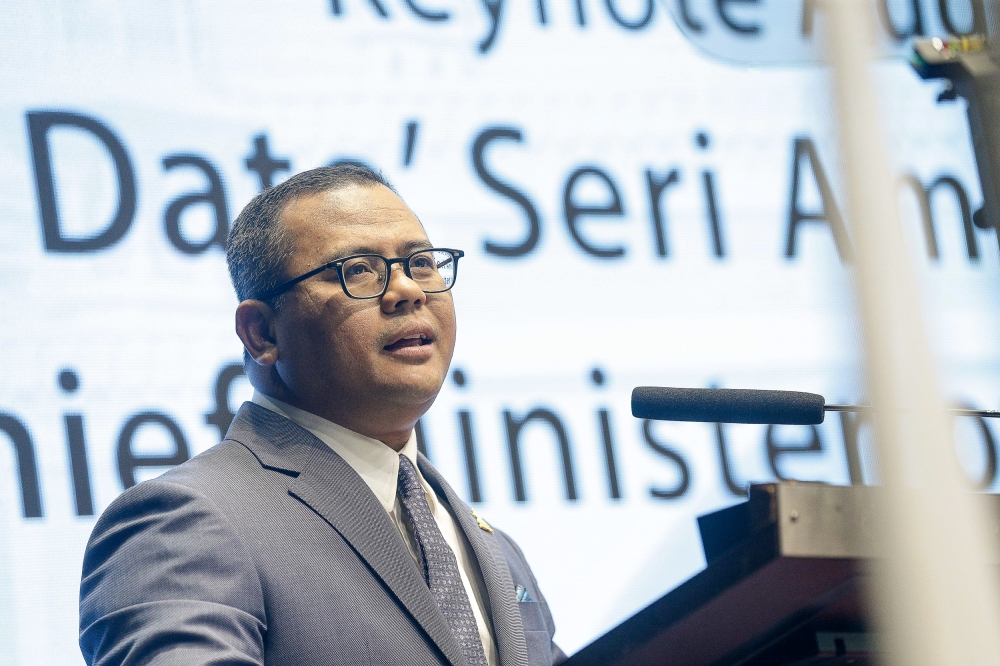 Mentri Besar Datuk Seri Amirudin Shari said the initiative follows the Federal Government’s call to cut back on petrol and gas usage. — Picture by Sayuti Zainudin