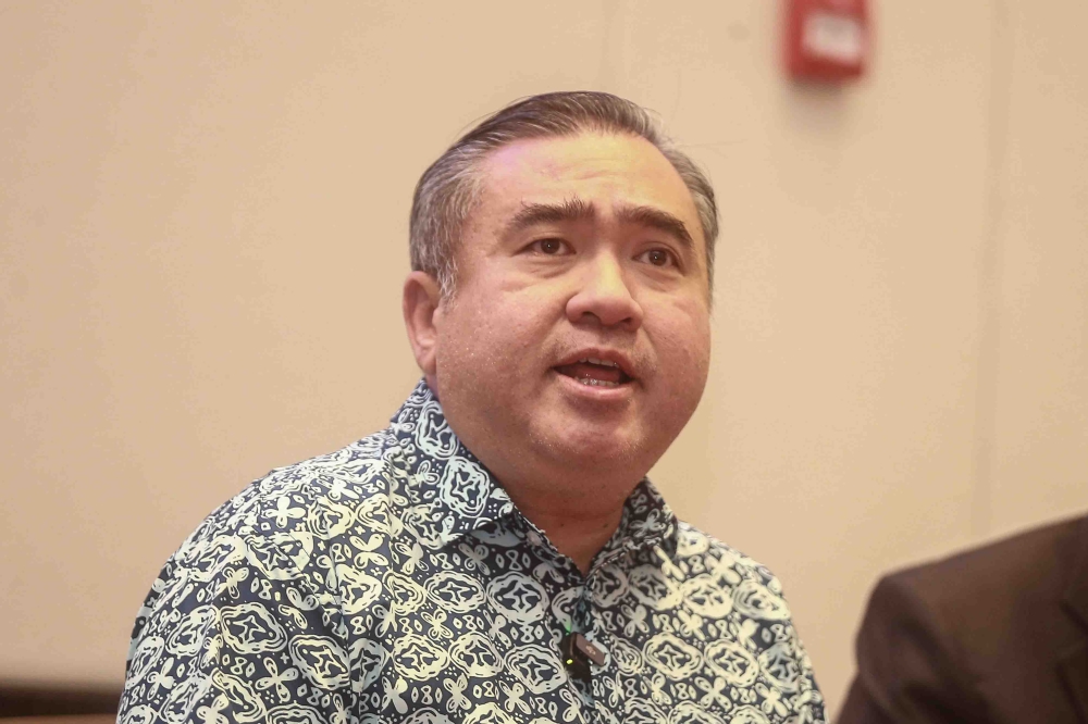 SETIA ALAM 31/03/2026 Transport Minister Anthony Loke speaks to the press during the Mock Cheque Presentation Ceremony from Top Glove Chairman Tan Sri Dr Lim Wee Chai, Berjaya Group Executive Datuk Seri Robin Tan to SMJK Chan Wa here at Courtyard by Marriott Hotel. PICTURE BY SAYUTI ZAINUDIN