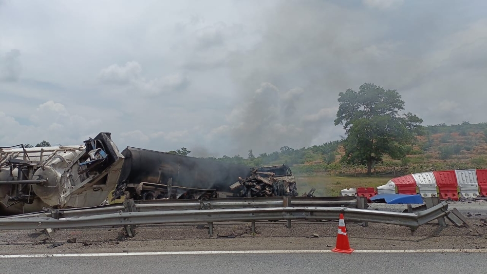 The damaged tanker that collided with a lorry along Kilometre 40.6 (northbound) of the North-South Expressway near Kulai today. March 31, 2026. —  Picture courtesy of the Johor Fire and Rescue Department 