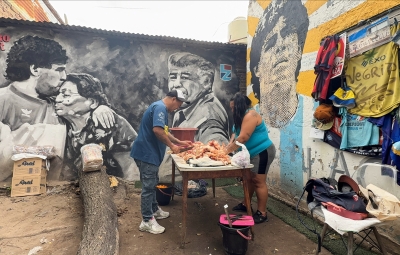 Di Rumah Kelahiran Maradona, Rakyat Kelaparan Beratur Dapatkan Makanan Percuma
