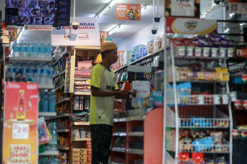Even before prices rise further, some consumers are already adjusting. — Picture by Sayuti Zainudin