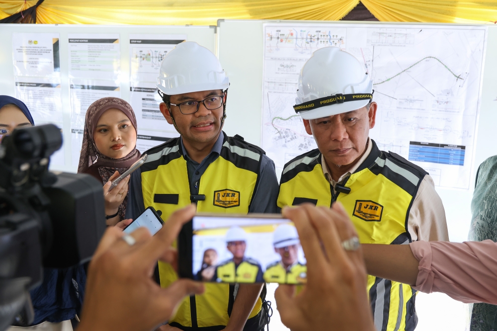 Economy Minister Akmal Nasrullah Mohd Nasir (left) and Negeri Sembilan Menteri Besar Datuk Seri Aminuddin Harun speak to reporters during a visit to the construction site of the new highway linking Nilai, Labu, and Bandar Enstek in Nilai on April 2, 2026. — Picture by Yusof Isa