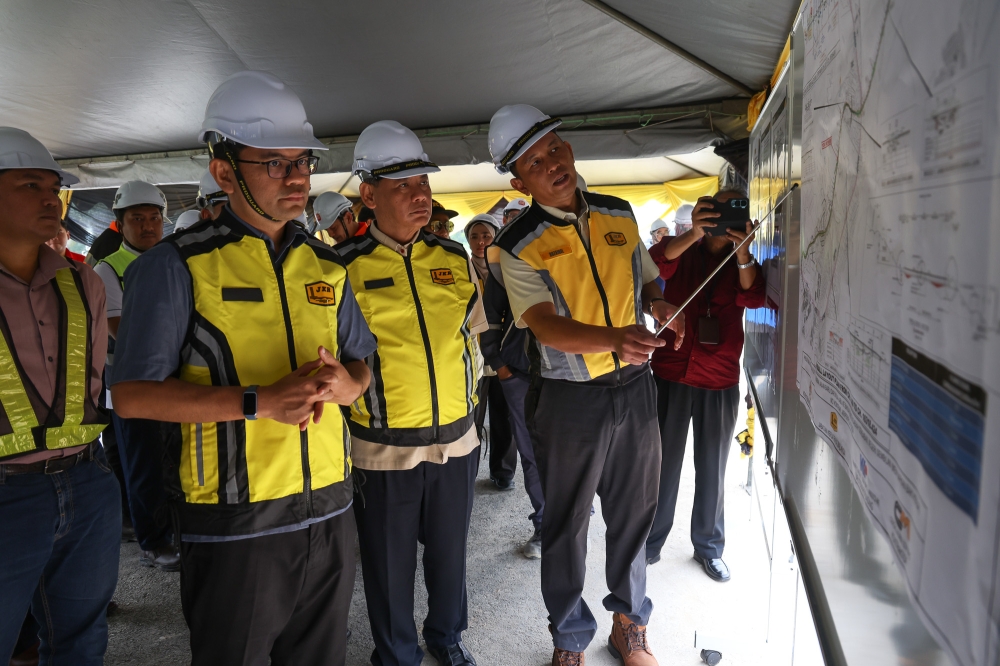 Economy Minister Akmal Nasrullah Mohd Nasir (left) and Negeri Sembilan Menteri Besar Datuk Seri Aminuddin Harun (centre) inspect plans during a site visit in Nilai on April 2, 2026. — Picture by Yusof Isa