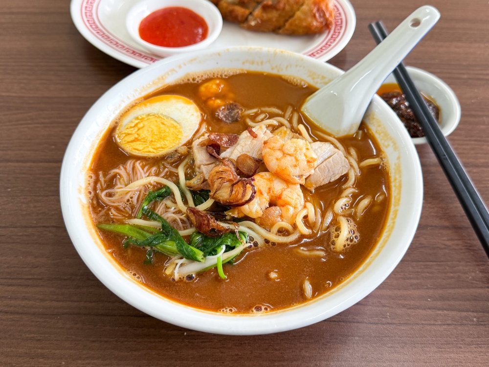 Even though it’s called Hakka Kopitiam, their Penang Prawn Noodles is one of the crowd favourites