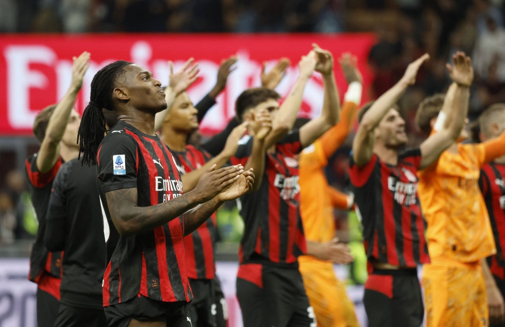 Napoli and AC Milan battle for Serie A as Italy reels from World Cup miss