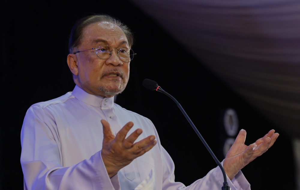 ‘What is the meaning of AI if humanity is eroded?’ Anwar tells youths at Pahang gathering
