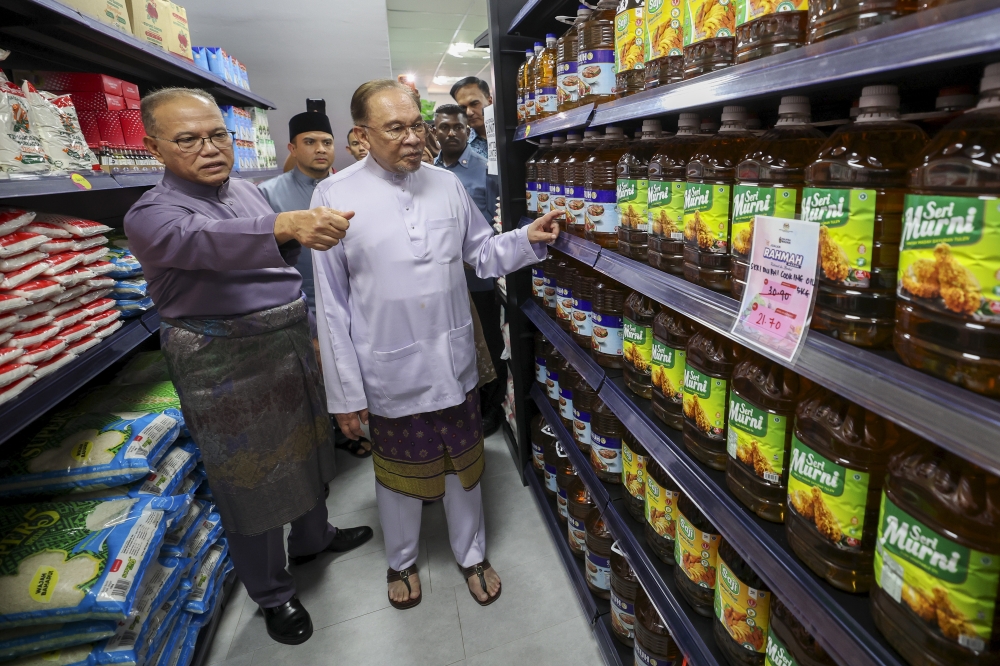 Small stalls, big impact: Why Anwar wants to focus on local traders over mega projects