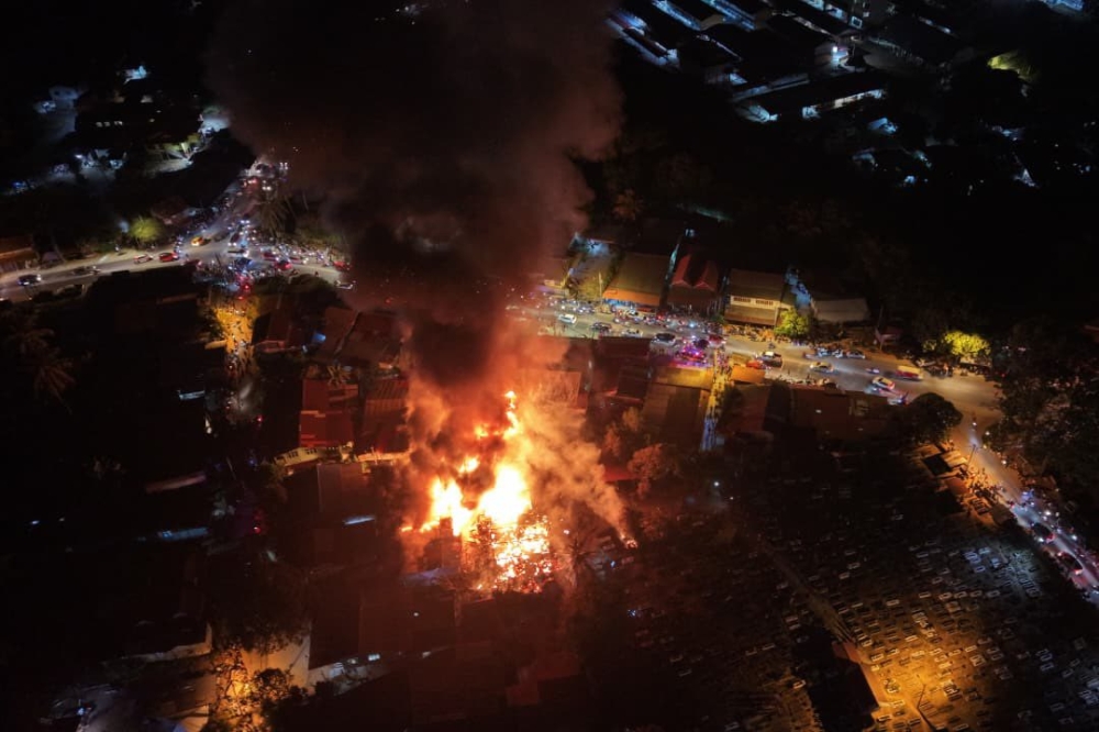 Midnight inferno claims four homes and a Toyota Hilux in Kota Bharu