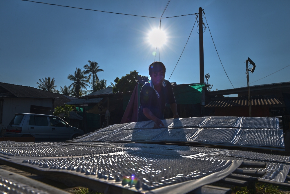 When the sun sizzles, Ah Huat’s rice powder from Balik Pulau keeps faces, and tradition, fresh