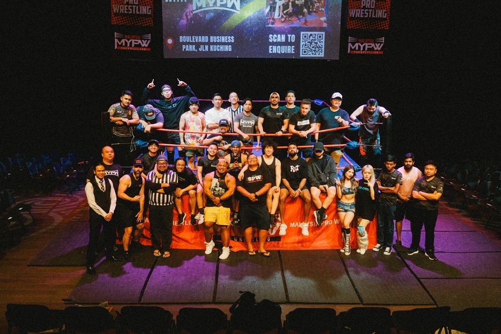 The team behind MYPW New Breed 4 that brought the event to life yesterday at KuAsh Theatre. — Picture by Calvin Alexi