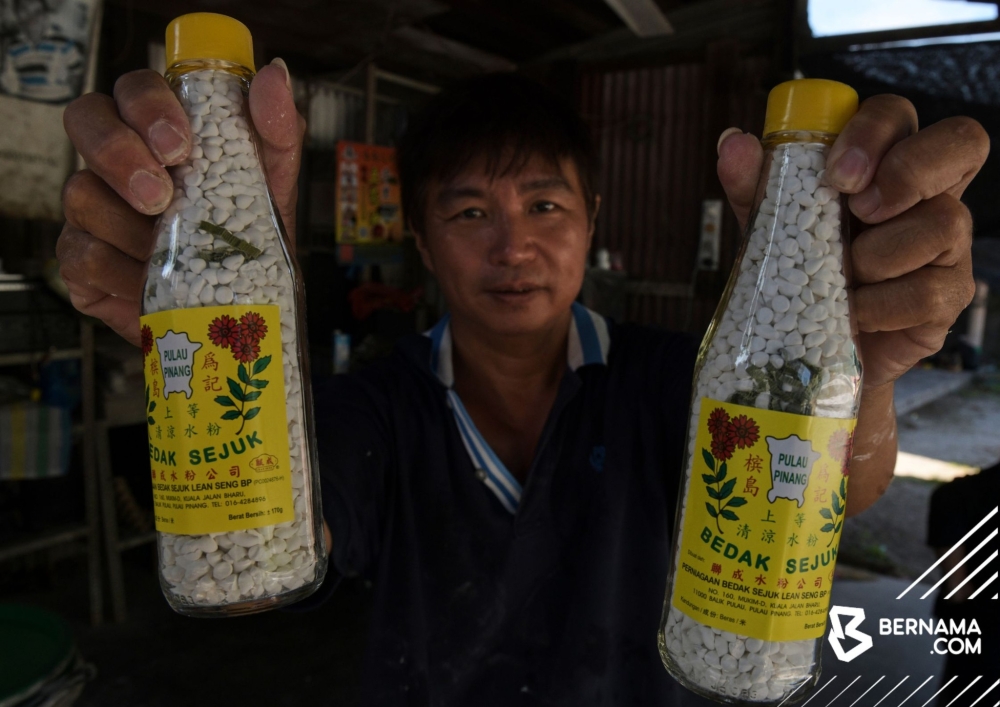 Keeping cool the old-fashioned way: The ‘bedak sejuk’ from Balik Pulau, Penang uses just two ingredients: local rice and water, no chemical additives. — Picture from Facebook/Bernama