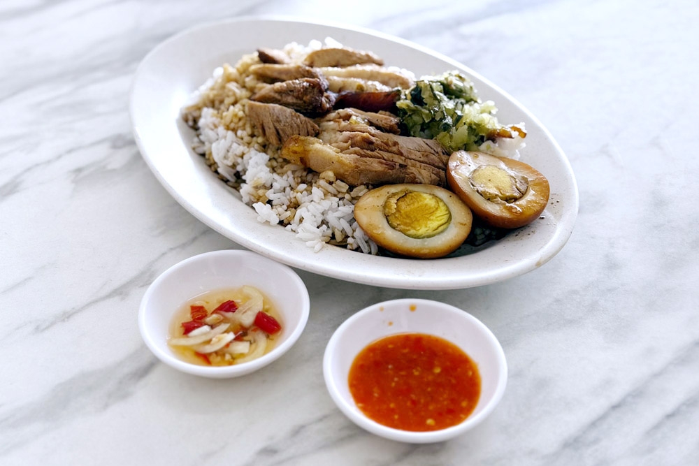 Pork Leg Rice (or 'khao kha mu'). — Picture by CK Lim