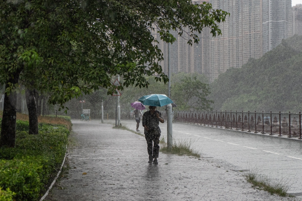 Heavy rain and gusty winds for Selangor, Penang, Johor, Perlis, and Kedah till noon