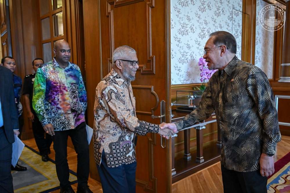 PM Anwar calls for lower recruitment fees for Bangladeshi workers in Malaysia