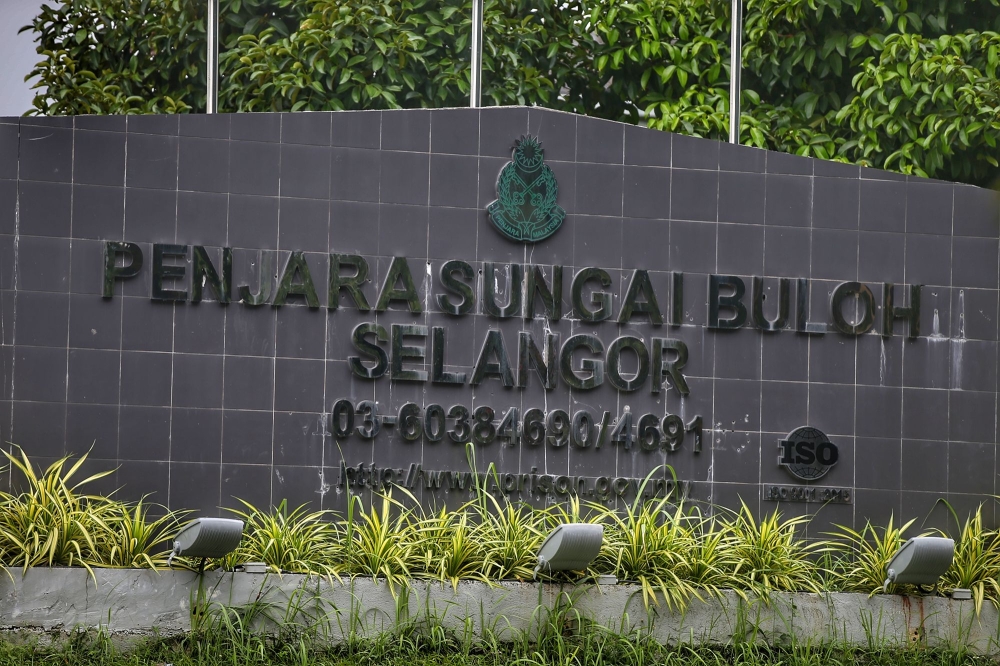 Prison dept, police launch manhunt after detainee escapes Sungai Buloh Prison compound