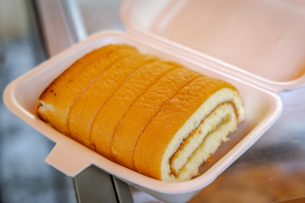 A signature ‘kaya’-filled Swiss roll made using a recipe unchanged since the 1970s. — Picture by Firdaus Latif