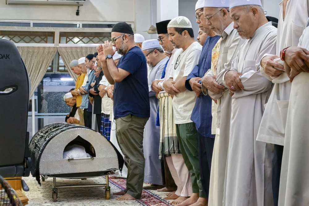 Former EC chairman Mohd Hashim Abdullah laid to rest in Putrajaya