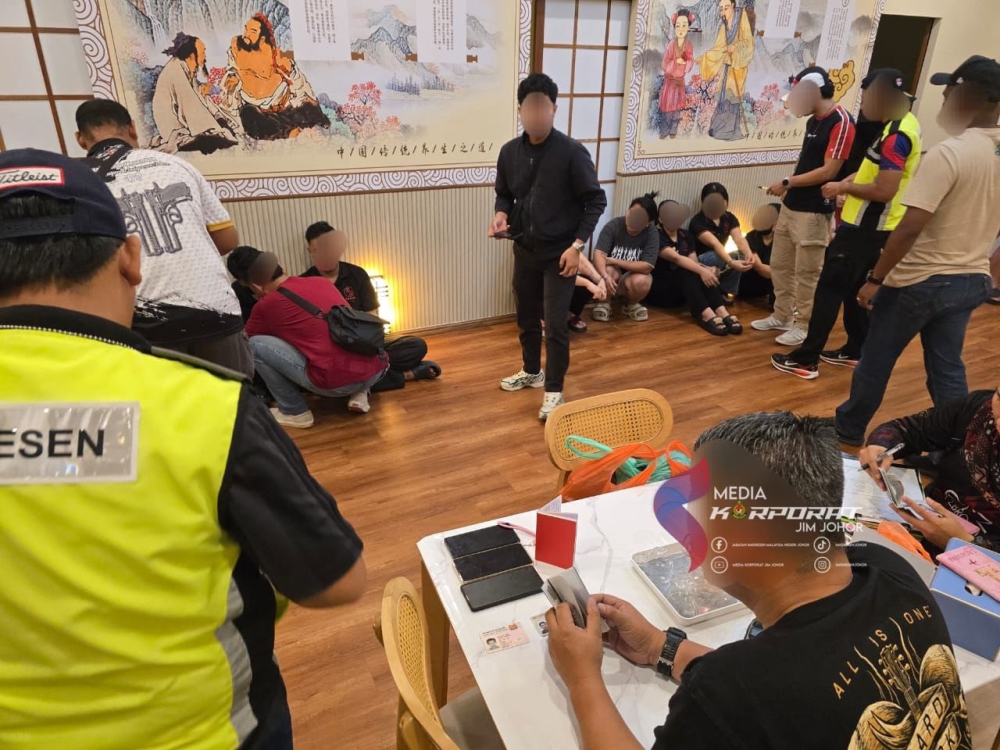 Johor massage parlour raid sees 21 detained over immigration offences
