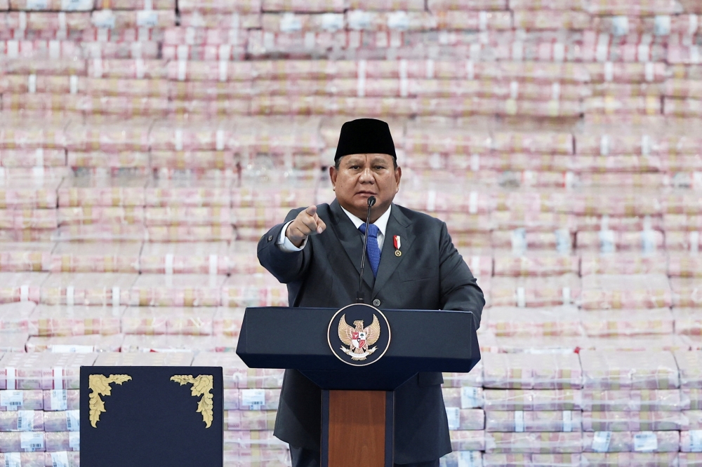 Indonesia’s Prabowo heads to Russia for oil talks with Putin