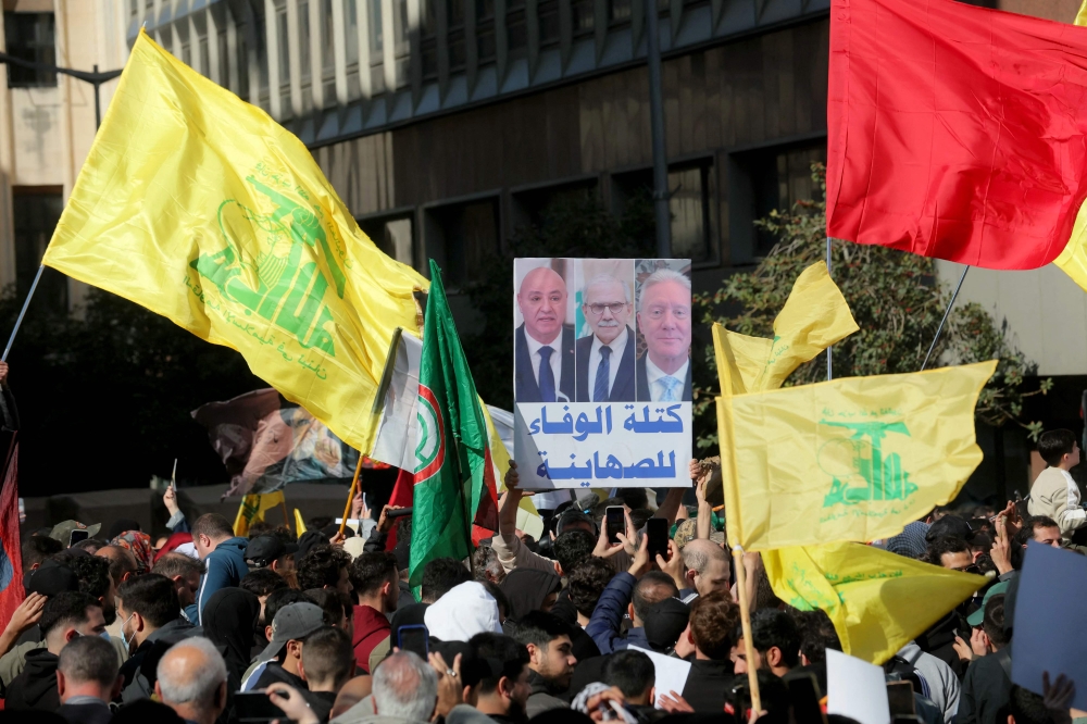 Lebanon PM says working to get Israeli troop withdrawal