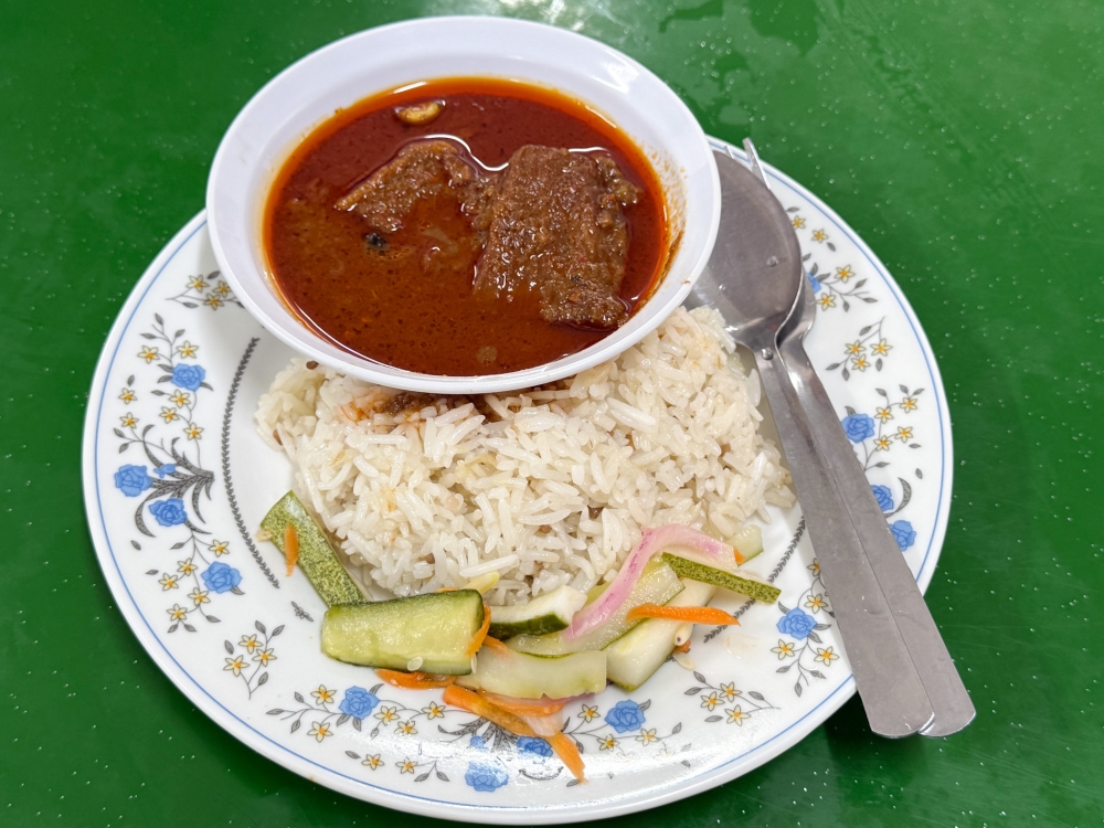 Nasi Dagang Daging may not look different but it has tender chunks of beef inside a rich, fragrant ‘gulai’. —Picture by Lee Khang Yi