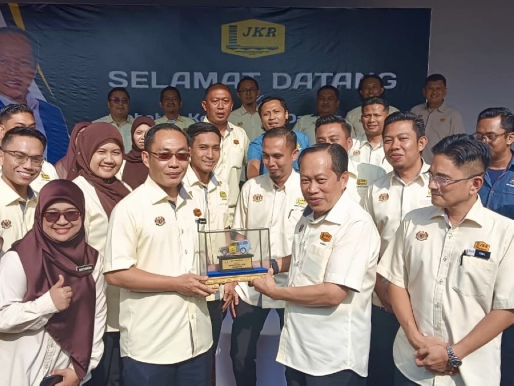 Roadworks nationwide hit by rising costs, with hundreds of projects already delayed, says Ahmad Maslan