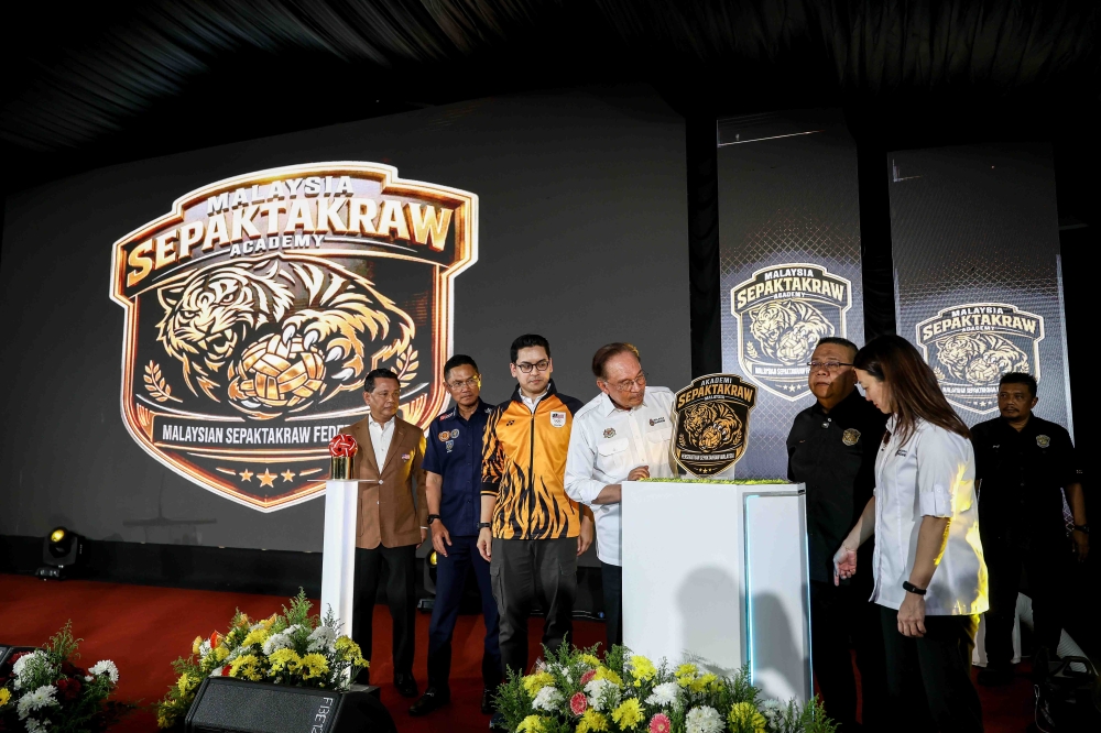 Anwar announces RM2m boost for sepak takraw academy, player welfare