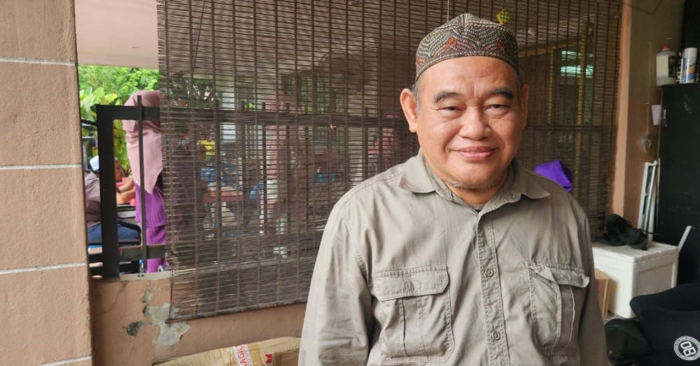 Retired teacher from Klang, Nor'Ihsan Mohd Sharif has weathered several economic storms, including the 1997 Asian Financial Crisis. — Picture by Arif Zikri