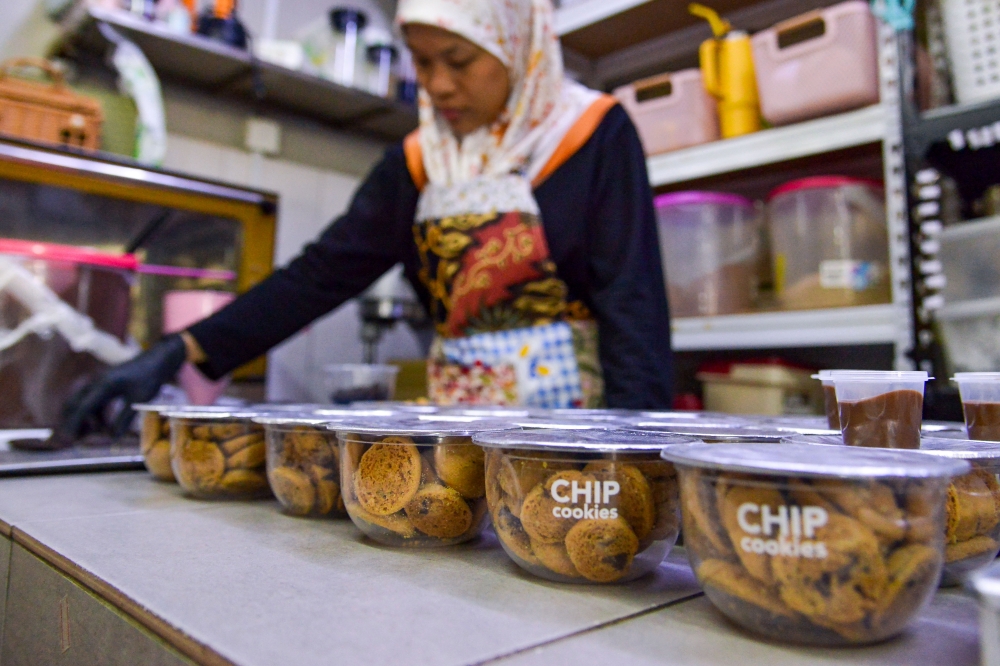 The capsule concept has proven popular, not only among everyday consumers but also as wedding favours, with orders coming from states such as Johor and Terengganu. — Bernama pic