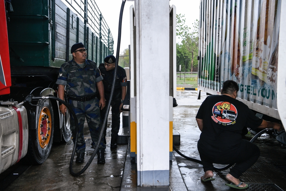 Police begin surveillance at 13 petrol stations in Perak, Kedah and Perlis along Malaysia–Thailand border