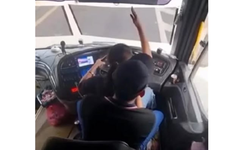 Former bus driver, girlfriend to be charged over viral ‘lap‑driving’ video on PLUS highway