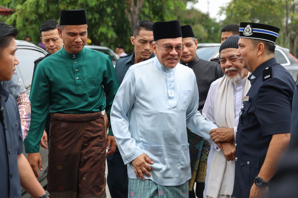 ‘Let’s see’: Anwar doesn’t rule out minister pay cuts if energy crisis escalates