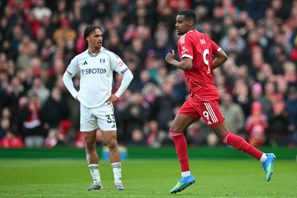 Liverpool turn to Isak as Ekitike ruled out long term