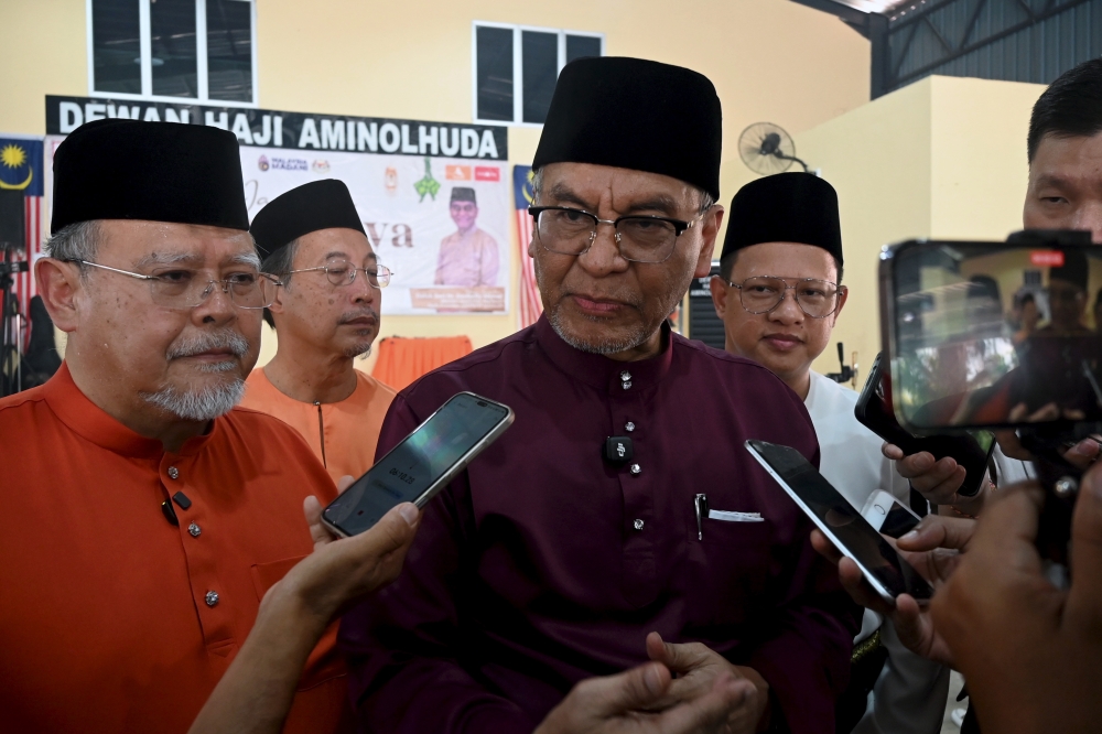 Health minister says govt will ensure adequate supply of raw materials for medical devices