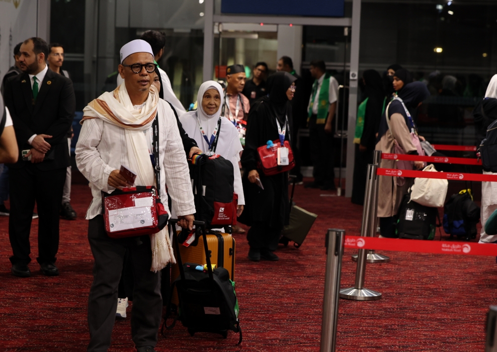 First group of Malaysian Haj pilgrims arrive safely in Medina for 2026 season