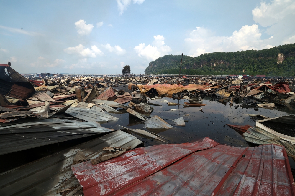 Federal, Sabah agencies rush aid as Kampung Bahagia blaze declared ‘humanitarian tragedy’ after thousands made homeless